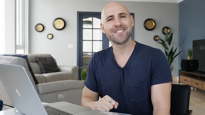 Stefan talks about 21 habits for health, wealth & happiness