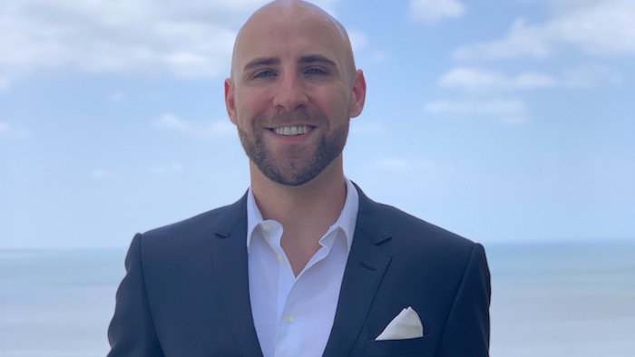Stefan teaches you how to get a mentor and surround yourself with success