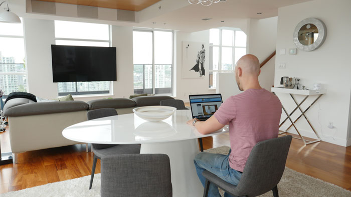 Stefan James shares his favorite way of making money online