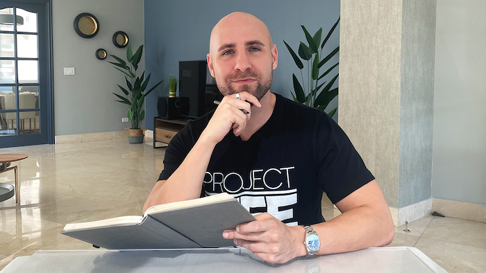 Stefan facilitates a goal setting workshop where he goes through, step by step, how to set goals effectively